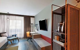 Hotel Indigo Tulsa Dwtn/Entertainment Area